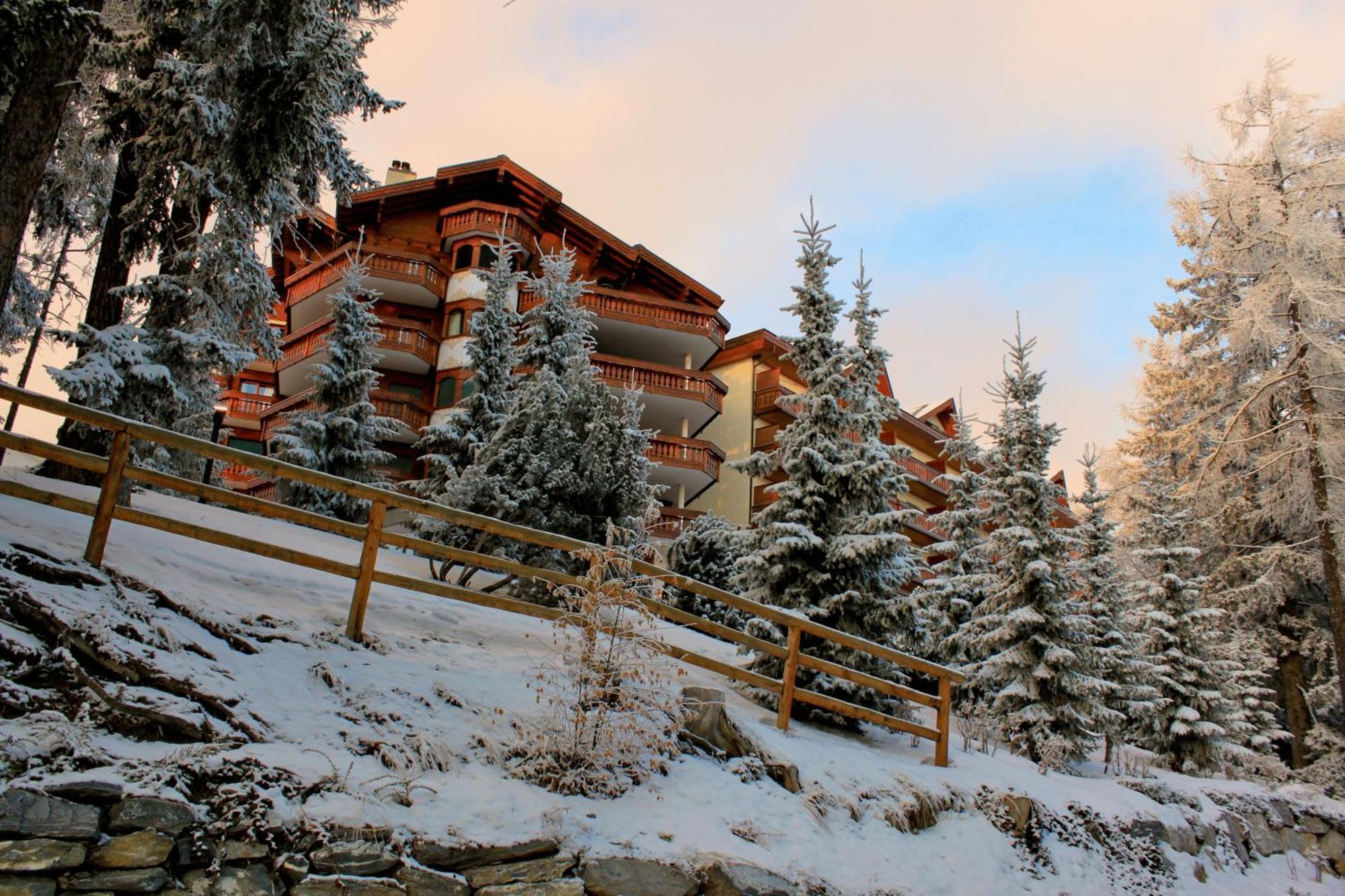 Hotel Royal Crans-Montana Exterior photo